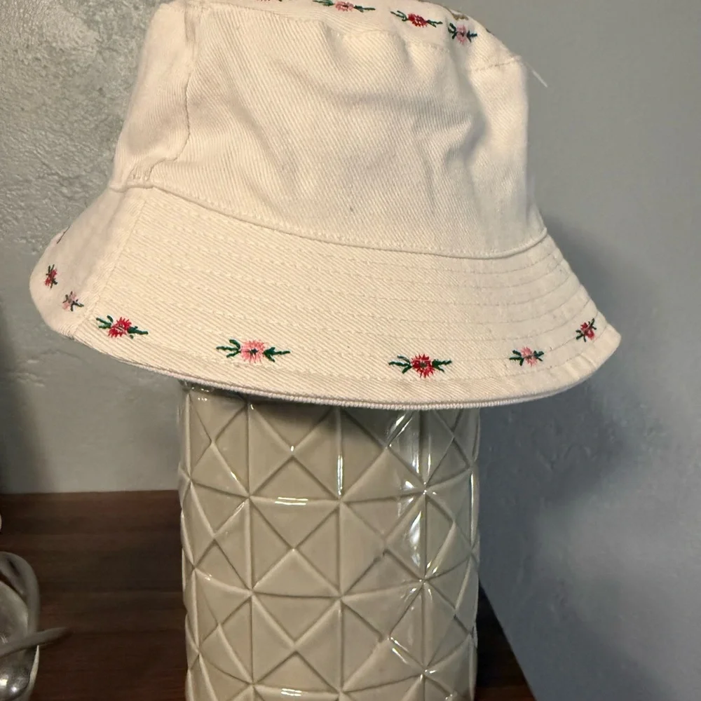 Urban Outfitters Rose Embroidered Bucket Hat - Picture 3 of 6
